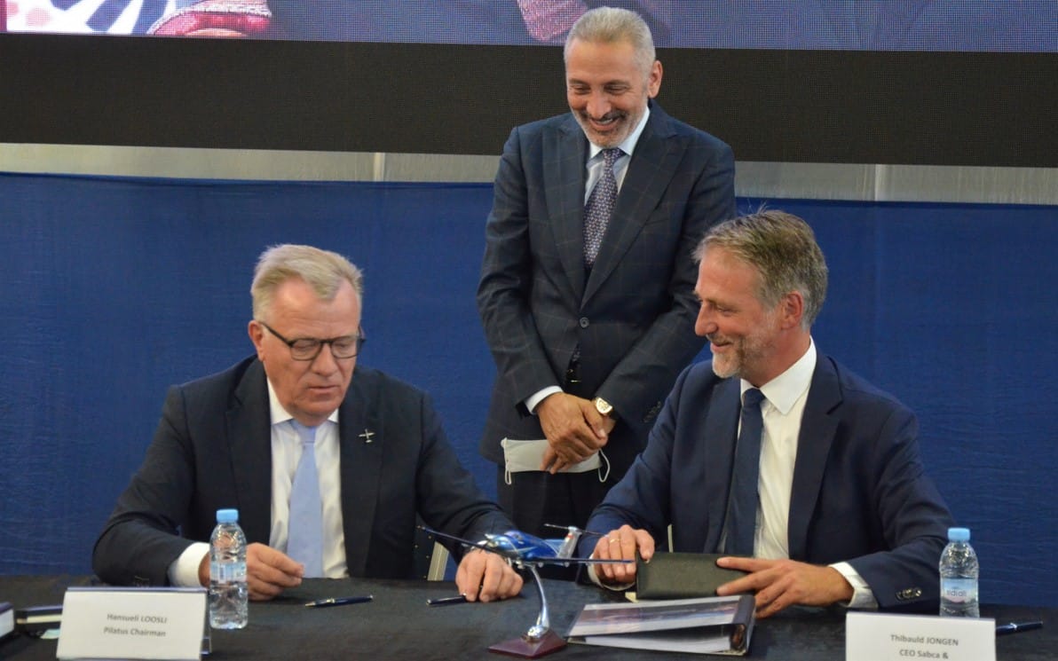 Hansueli Loosli, président de Pilatus, Moulay Hafid Elalamy, ministre de l'Industrie et Thibauld Jongen, PDG de Sabca © DR