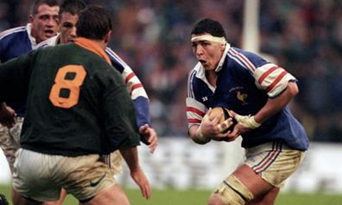 Hommage à Abdellatif Benazzi et aux frères Megri 2 Abdellatif Benazzi à l'œuvre contre l'Afrique du Sud © DR