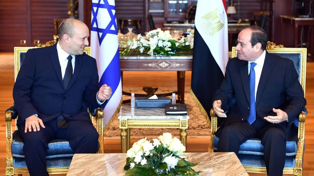 Le Premier ministre israélien, Naftali Bennett, s'est entretenu avec le président égyptien, Abdel Fattah Al Sissi, à Charm el-Cheikh, au bord de la mer Rouge © AFP