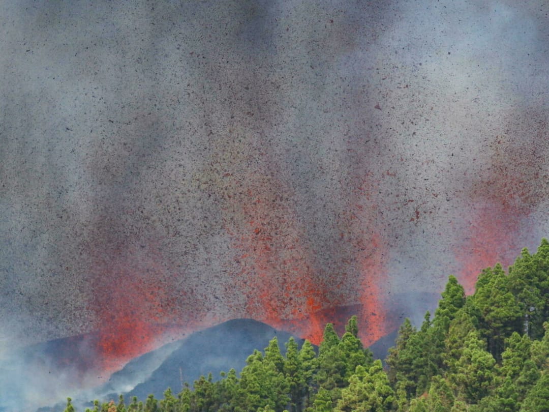 Espagne : évacuation massive après l’éruption d’un volcan à La Palma
