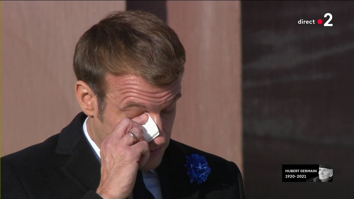 L'émotion d'Emmanuel Macron lors de l'hommage à Hubert Germain