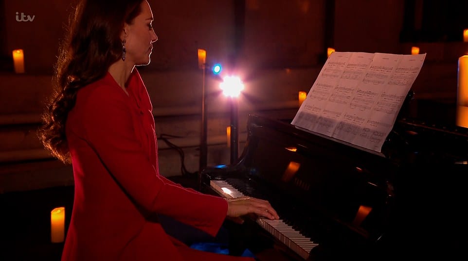 Kate Middleton impressionne en jouant au piano