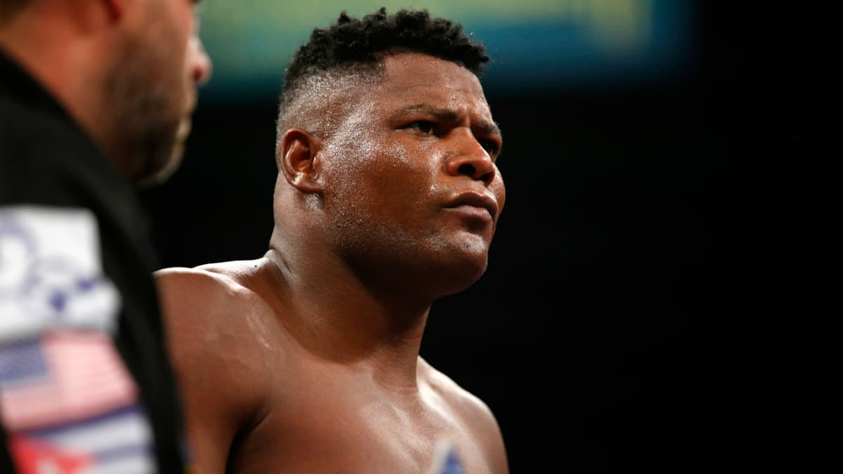 Luis Ortiz inflige un KO spectaculaire à son adversaire