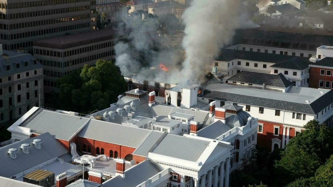 Afrique du Sud : un incendie ravage le Parlement