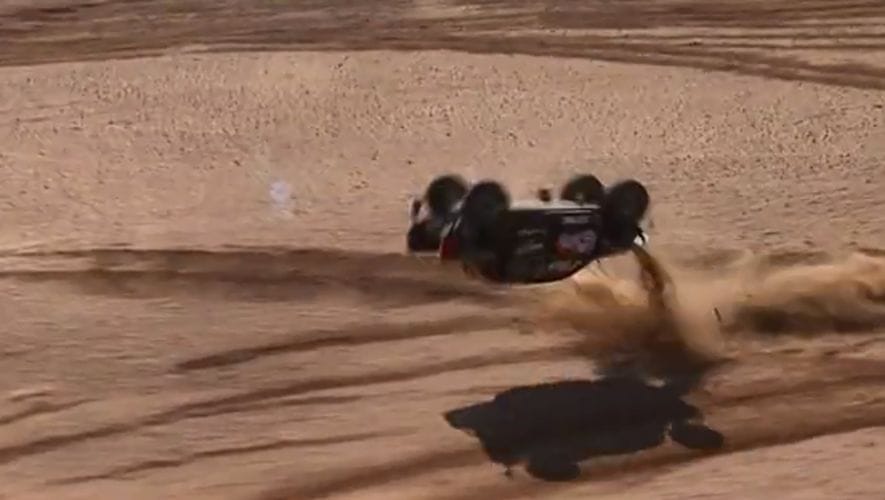 Dakar 2022 : le crash spectaculaire d'un pilote lituanien 