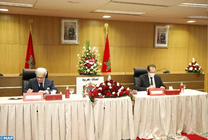 La présidence du ministère public et Bank Al-Maghrib s'allient 2 Signature d'un mémorandum d’entente entre le Ministère public et Bank Al-Maghrib © DR