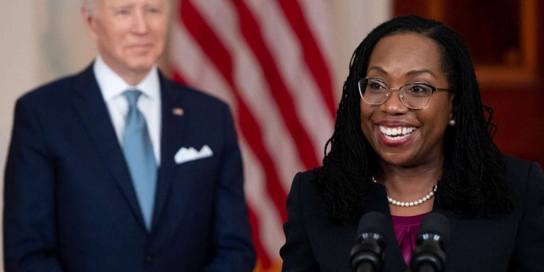 Ketanji Brown Jackson, première magistrate noire à siéger à la Cour Suprême américaine 2 Ketanji Brown Jackson, première magistrate noire à siéger à la Cour Suprême