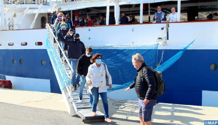 Tanger : reprise de l’activité maritime touristique dans le port 2 Premier navire de croisière vient d’accoster, le 21 avril 2022 matin, au port de Tanger ville