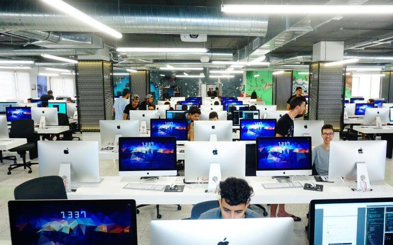 "CodinGame spring challenge 2022" : l'école 1337 termine 5e 2 L'école 1337 termine 5e du concours mondial