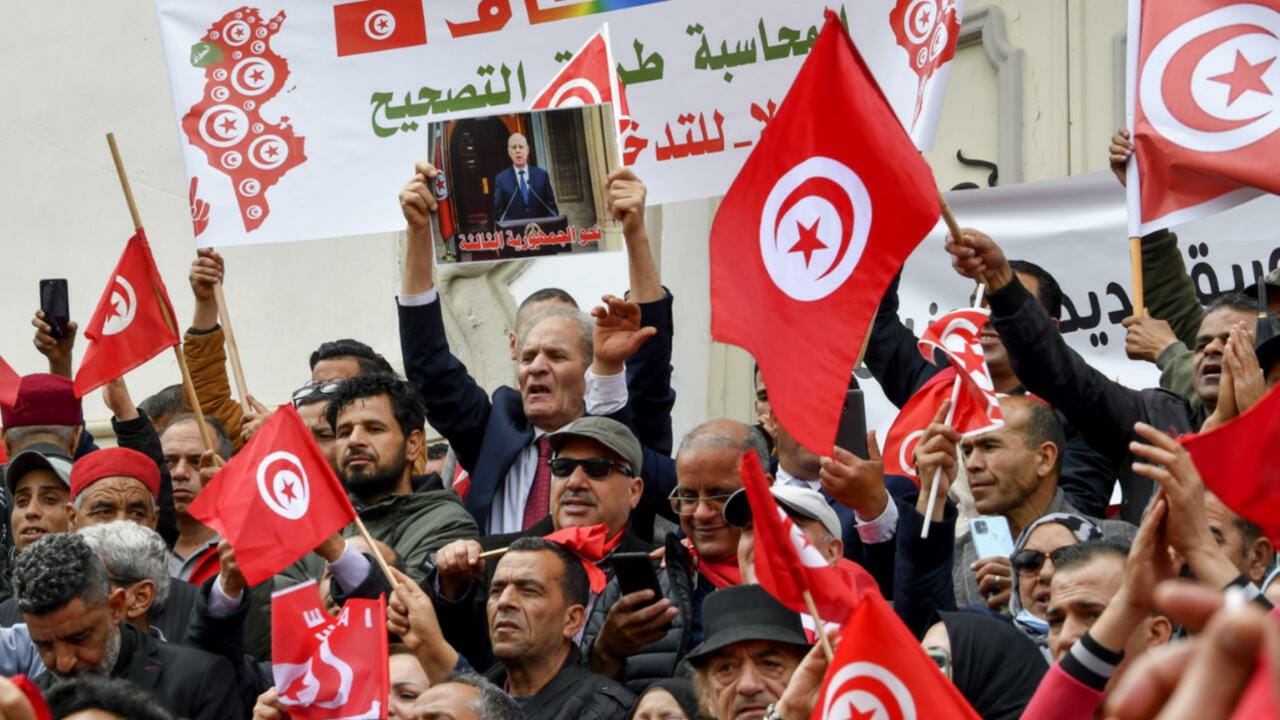 Tunsie : les partisans du président tunisien exigent la répression de l’opposition