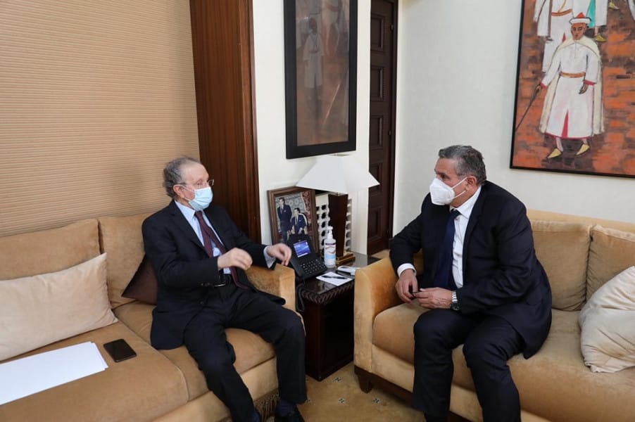 Le chef de gouvernement Aziz Akhannouch accompagné du Haut-commissaire au Plan, Ahmed Lahlimi © MAP