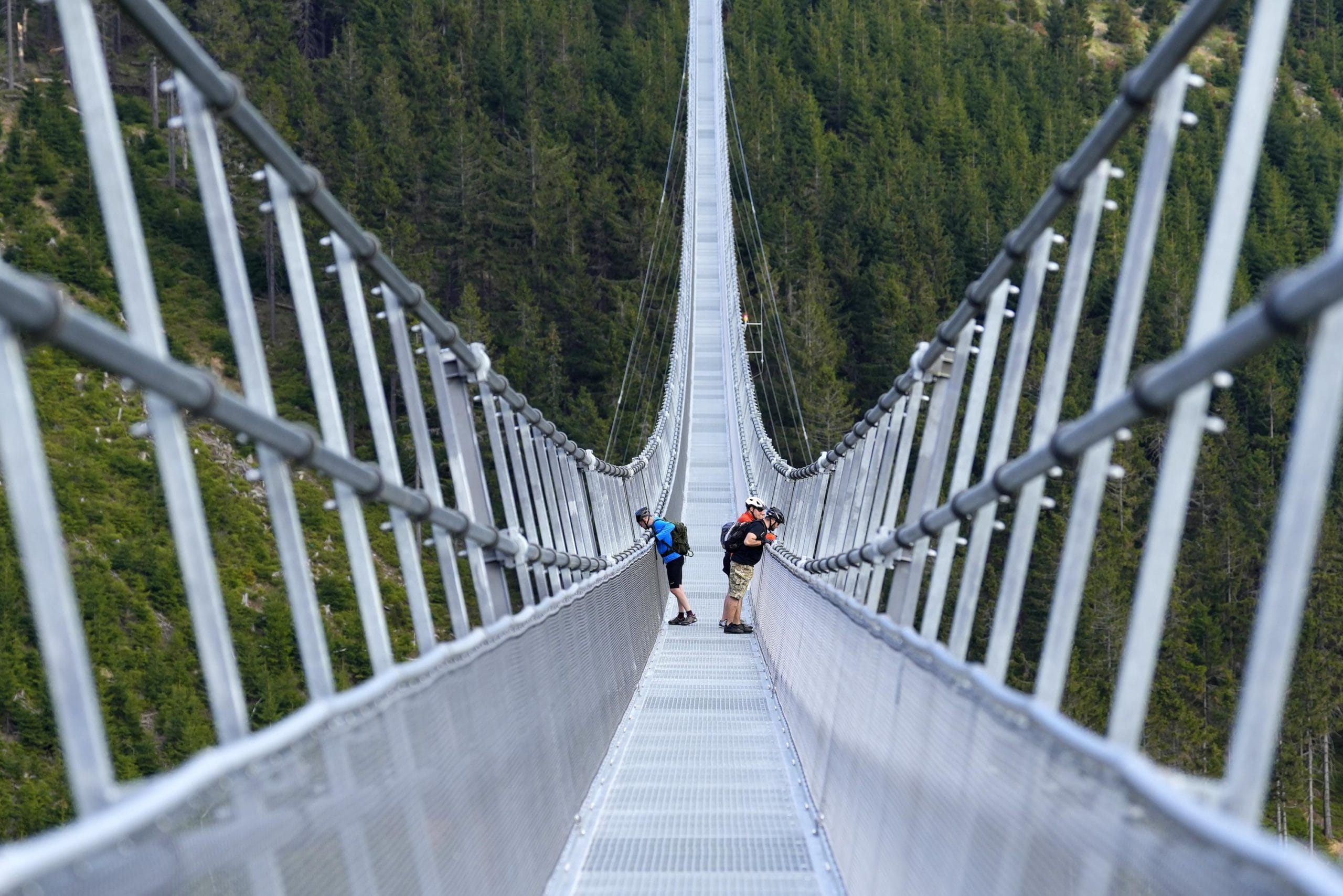 Inauguration de la plus longue passerelle suspendue au monde