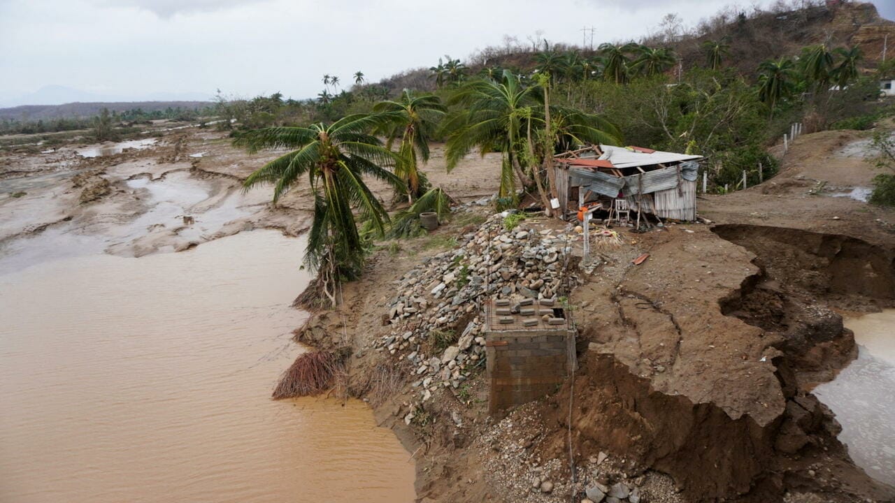 Hurricane Agatha makes landfall in southern Mexico