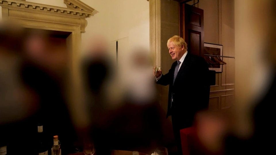 Boris Johnson survit à un vote de défiance