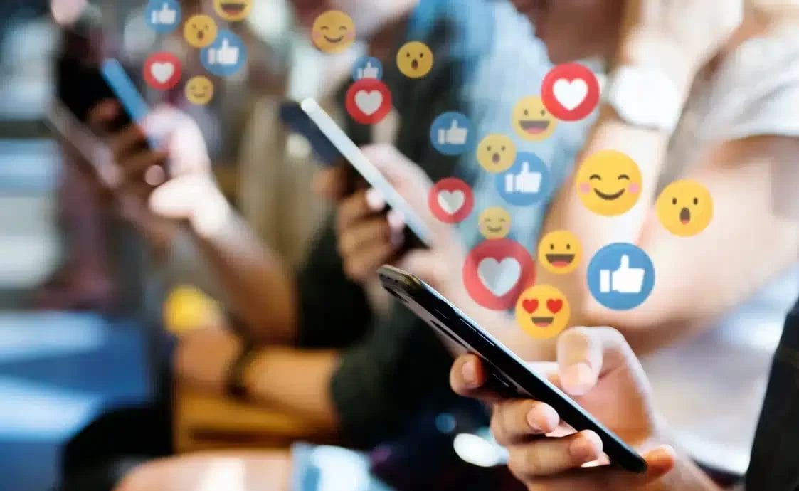 Réseaux sociaux : comment manipulent-ils nos opinions ?