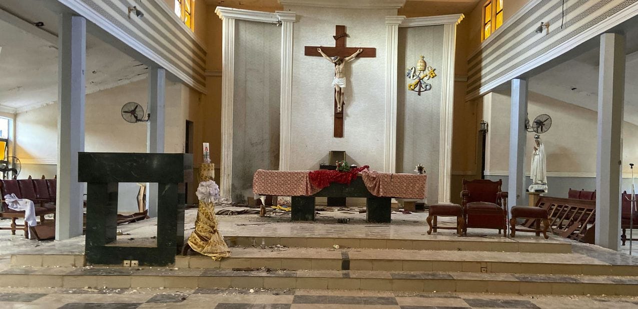 Les Nigérians rendent un dernier hommage aux victimes de l’attaque meurtrière à l’église d’Owo