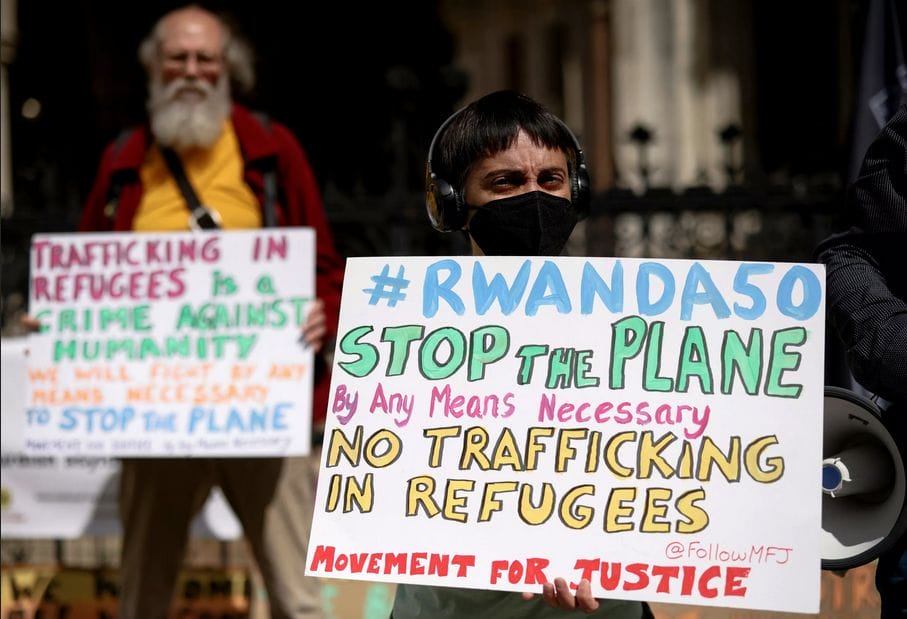 Royaume-Uni : un programme contesté d'expulsion de réfugiés vers le Rwanda