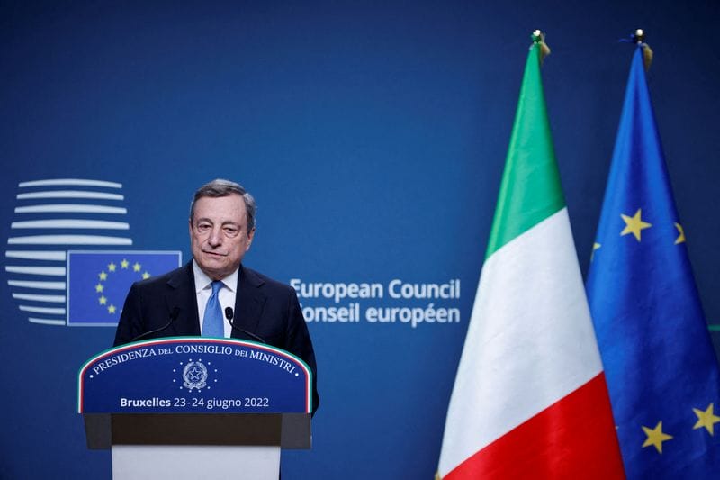 Mario Draghi démissionne, le président italien refuse