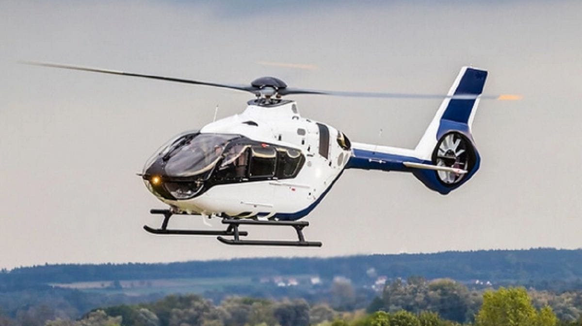 Un hélicoptère bimoteur léger de type H135, produit par Airbus Helicopters © Airbus.com