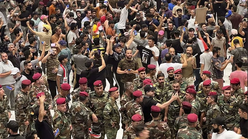 Irak : des manifestants investissent le Parlement