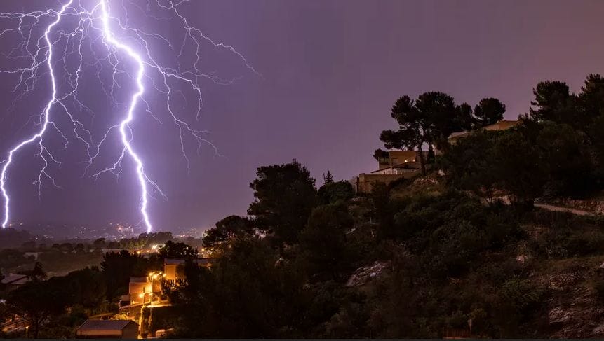 France : des orages violents et spectaculaires balayent le pays