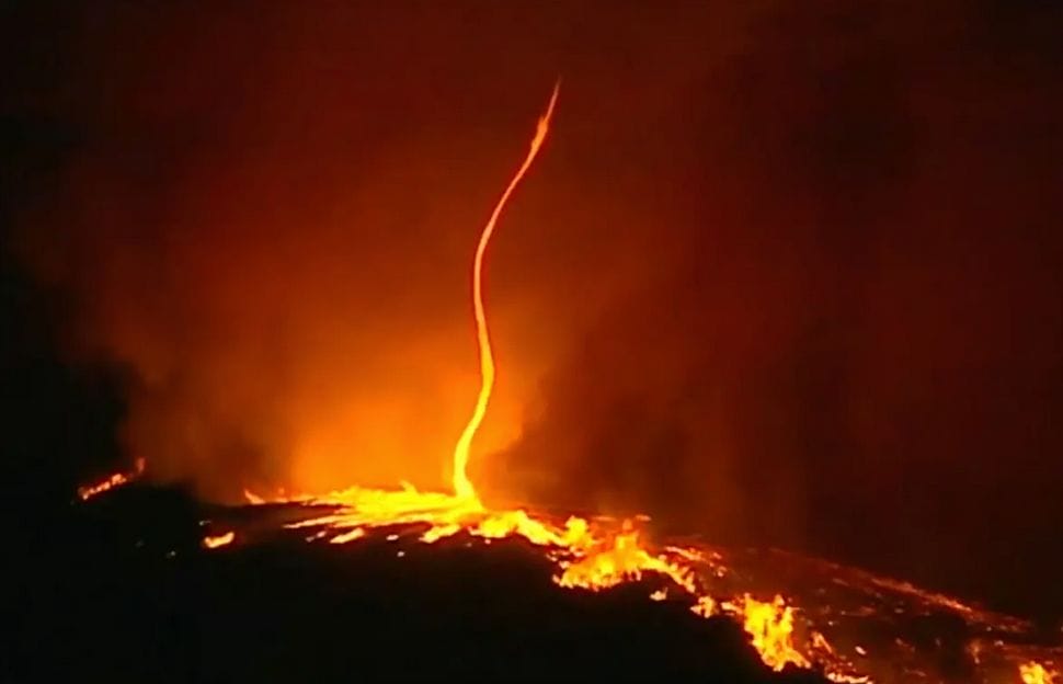 tornade-de-feu-portugal Une impressionnante tornade de feu filmée dans un parc naturel au Portugal