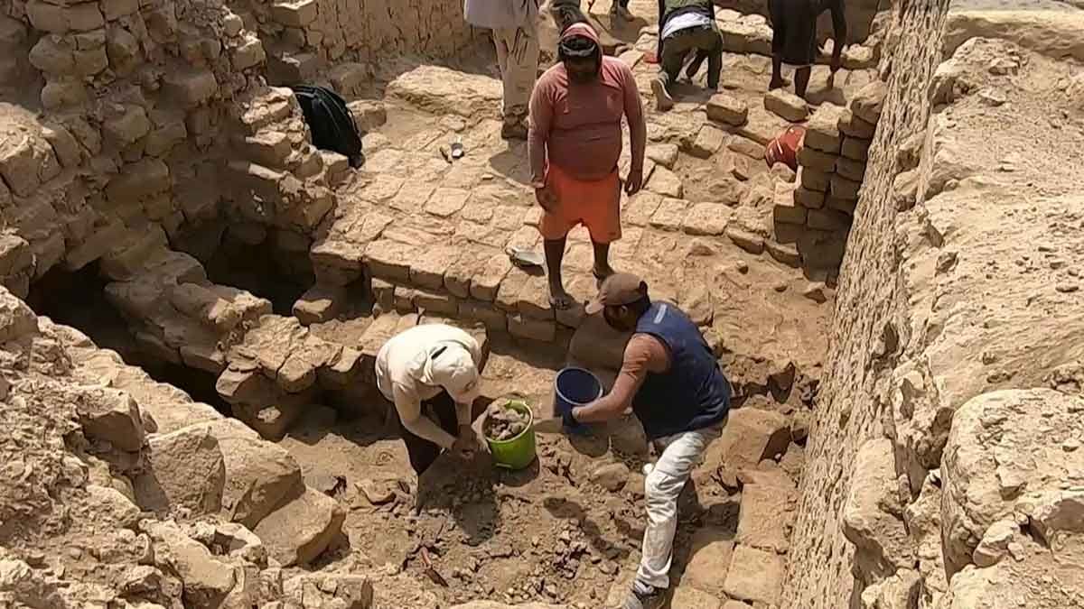 Pérou : découverte de la tombe d'un prêtre, vieille de 3.000 ans