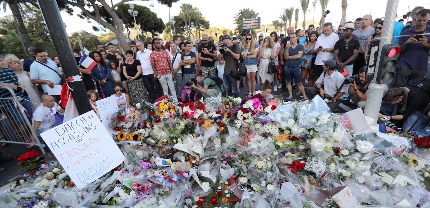 Attentats de Nice : Que faut-il montrer de l’horreur pour être en mesure de la juger ?