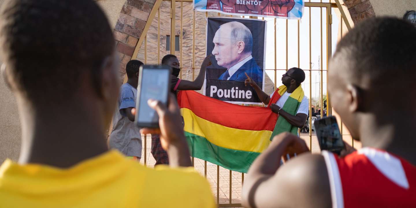 Comment Paris et Moscou mènent une guerre informationnelle au Sahel