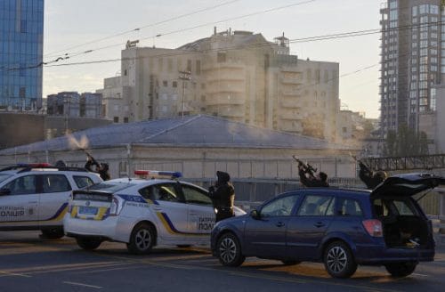 Quelque 43 «drones kamikazes» se sont abattus sur Kiev mais «n’arriveront pas à briser» les Ukrainiens, affirme le président Zelensky 1 Quelque 43 «drones kamikazes» se sont abattus sur Kiev mais «n’arriveront pas à briser» les Ukrainiens, affirme le président Zelensky