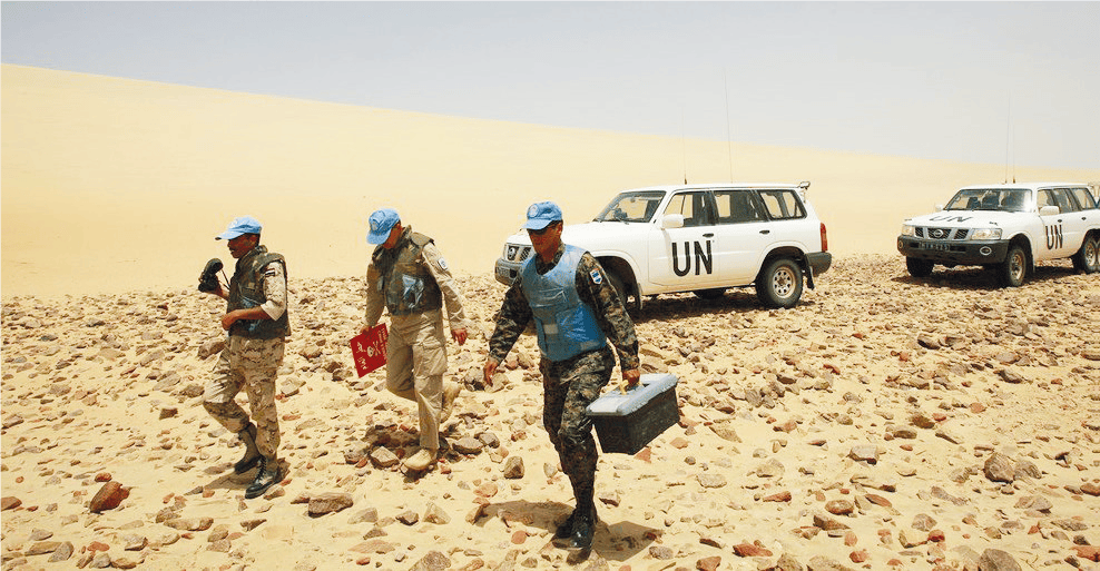 Des éléments de la MINURSO déployés au Sahara.