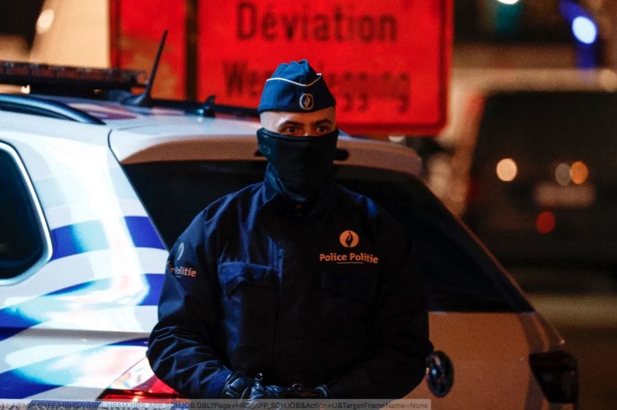 Un policier tué dans une attaque au couteau à Bruxelles, la justice antiterroriste saisie