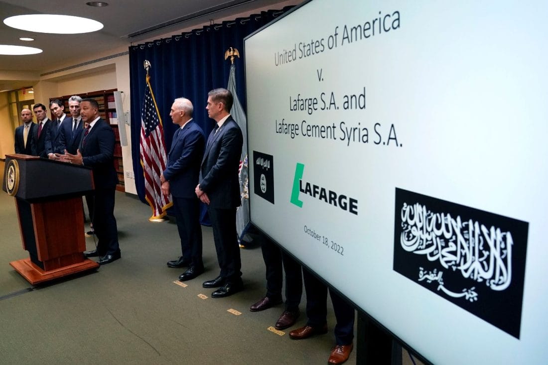 Le cimentier Lafarge face à la justice, accusé de financer des groupes terroristes