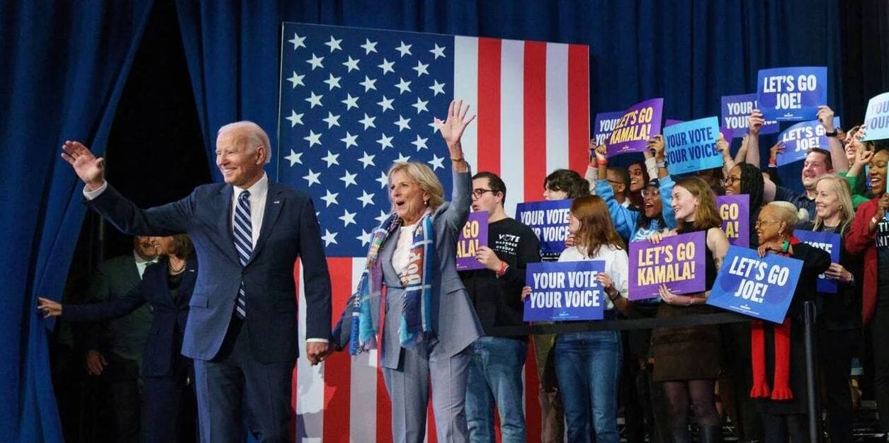 joe-biden-jill-biden-elections-midterms Avec sa victoire au Sénat, Biden arrive au G20 en «super Joe»