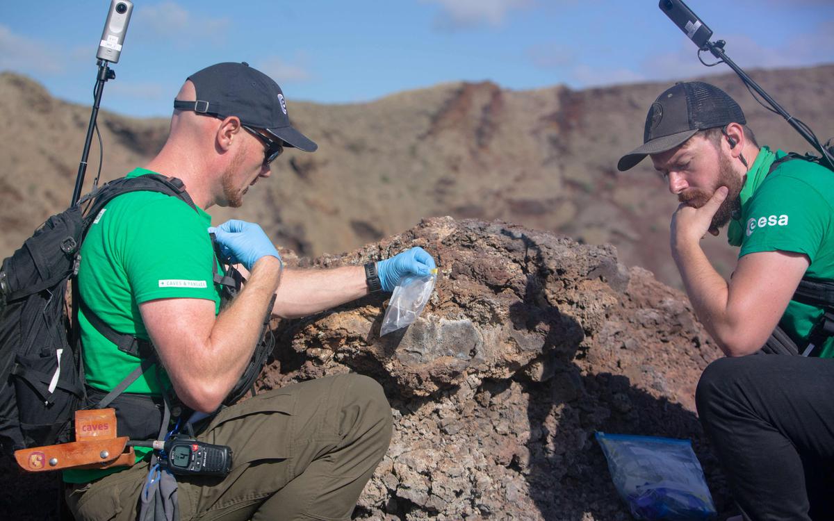 SPAIN-SPACE-MOON Des astronautes s’entraînent sur un volcan «comme sur la Lune»