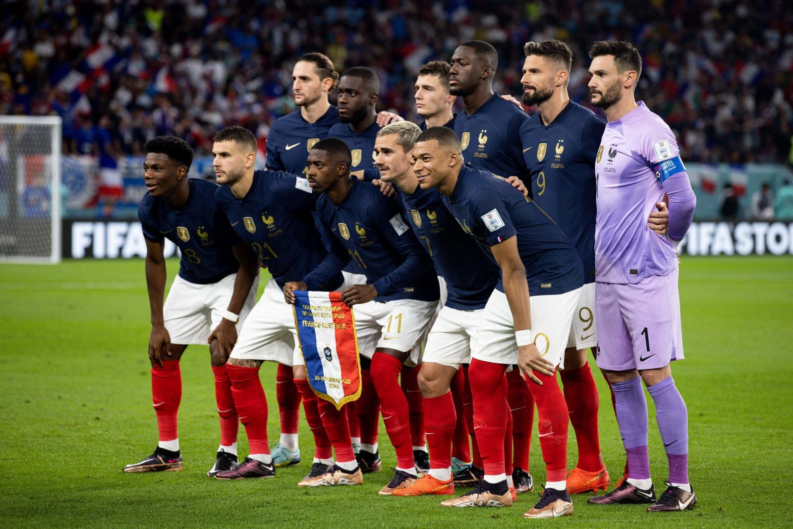 Mondial 2022 : les Bleus s'offrent l'Australie mais perdent Lucas Hernandez