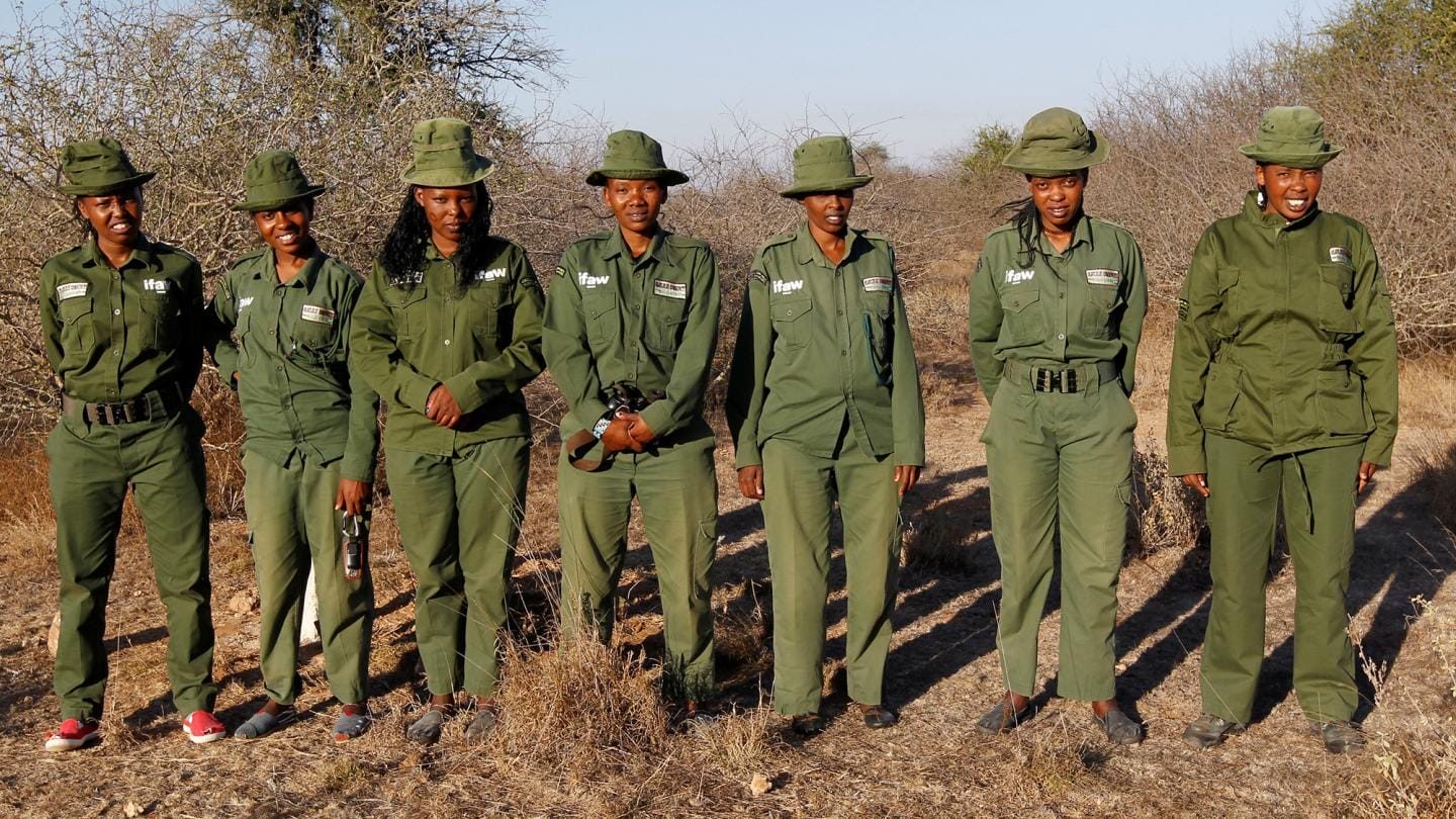 Femmes, massaïs et rangers