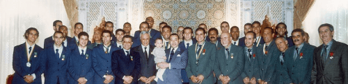 Le Roi Mohammed VI avec les joueurs de la CAN 2004