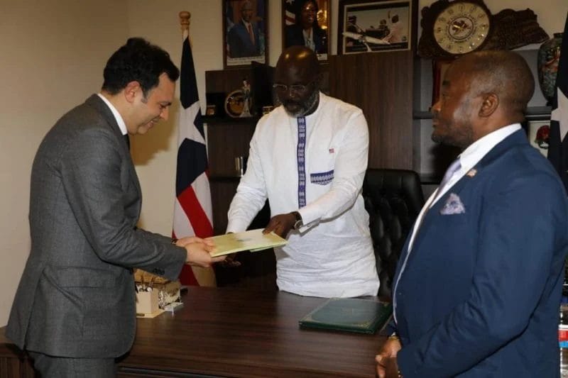 Porteur d’un message du Roi, Younes Sekkouri reçu par George Weah Porteur d'un message du Roi, Younes Sekkouri reçu par George Weah