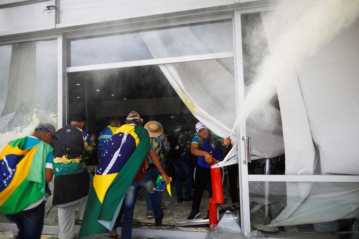 Brésil : les partisans de Bolsonaro ont pris d’assaut le congrès