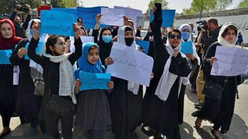 En 2023, les femmes afghanes quasiment assignées à résidence