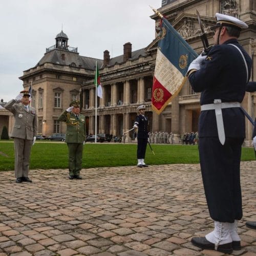 Algérie : le général d’armée à Paris pour une visite officielle 1 Algérie : le général d’armée à Paris pour une visite officielle, une première en 17 ans