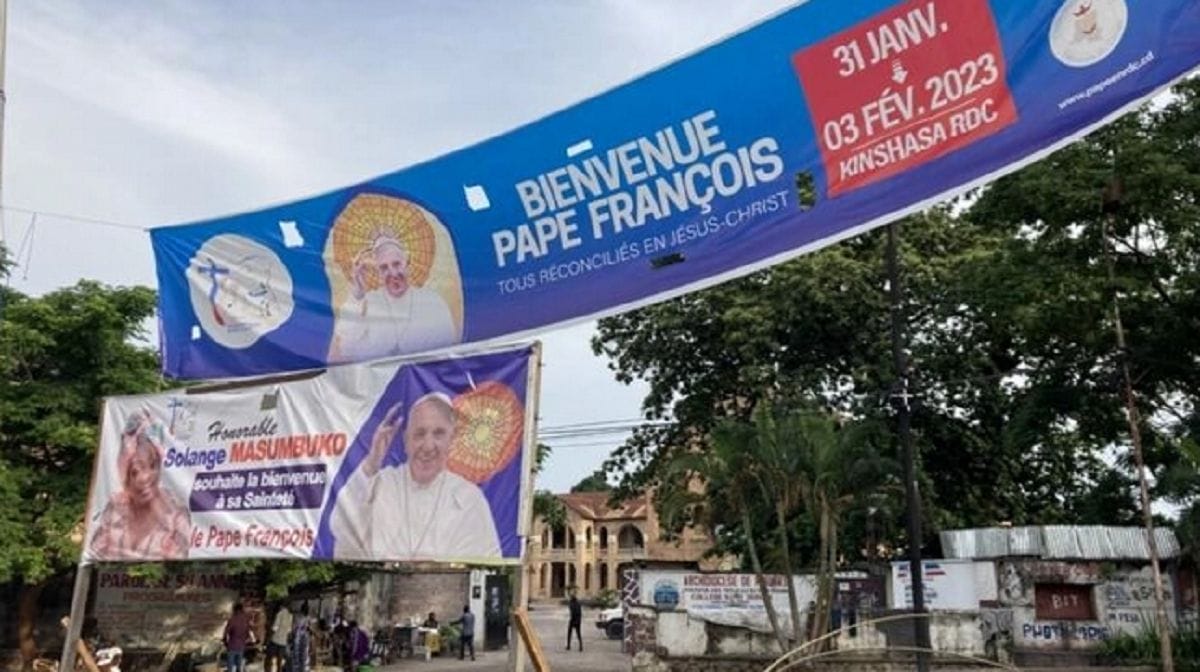 Le pape François arrive à Kinshasa, première étape de sa visite africaine