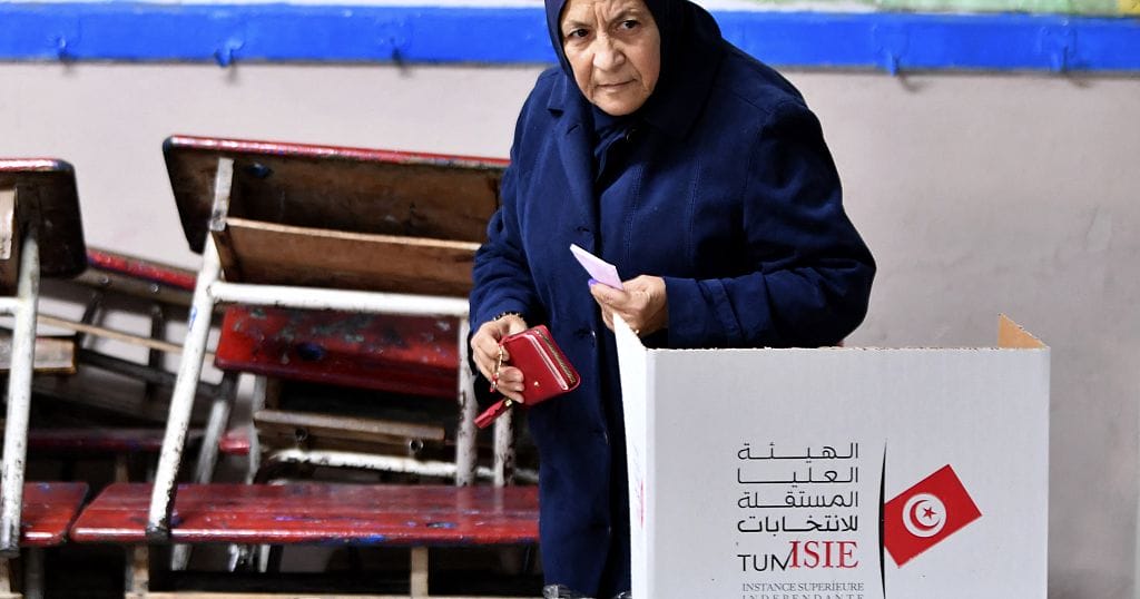 Tunisie : abstention record aux élections sur fond de crises politique et économique