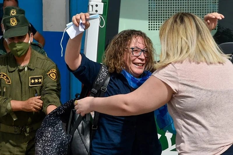 Algérie : lourde peine pour l’opposante Amira Bouraoui Algérie : lourde peine pour l'opposante Amira Bouraoui