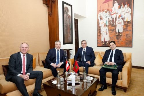 (De gauche à droite) le ministre autrichien de l’Intérieur, Gerhard Karner, le chancelier autrichien, Karl Nehammer, le chef du gouvernement, Aziz Akhannouch, et le chef de la diplomatie, Nasser Bourita, le 28 février à Rabat