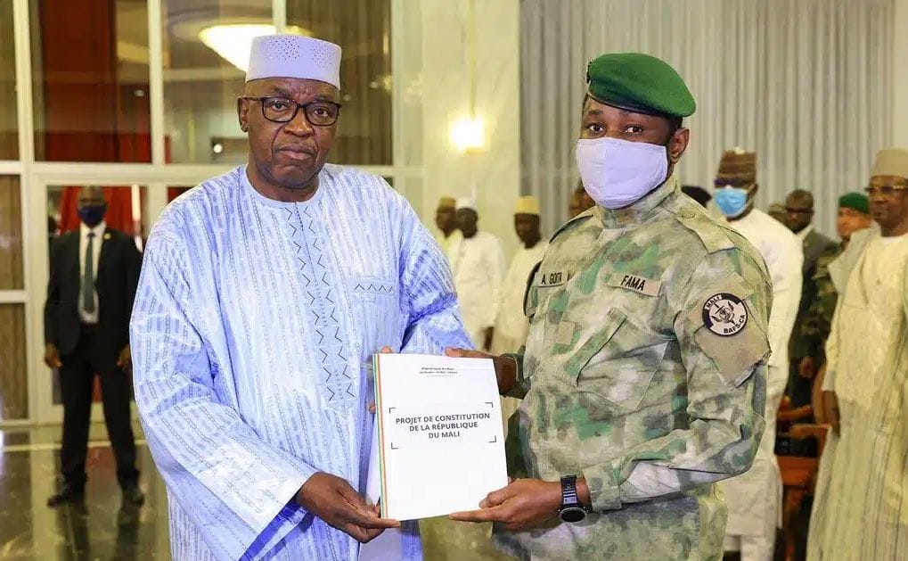 Mali : le projet de nouvelle Constitution finalisé et remis au colonel Goïta