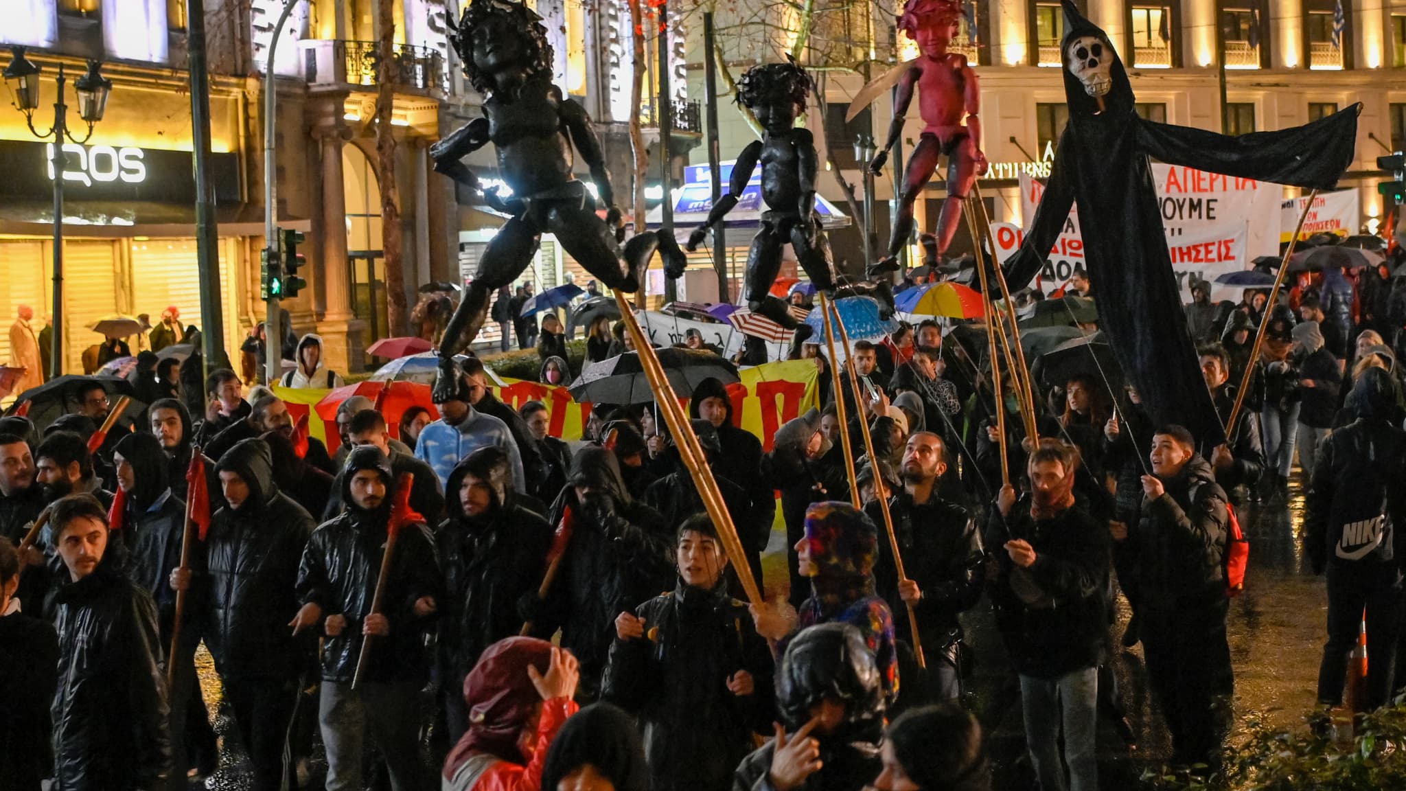 Grèce : après l’accident ferroviaire mortel, des manifestations de colère dans plusieurs villes