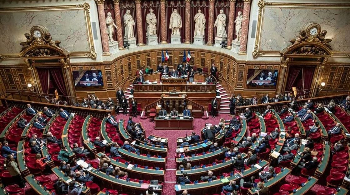 Réforme des retraites : le Sénat français adopte l'article qui repousse l’âge légal de départ de 62 à 64 ans