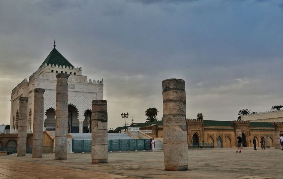 La mosquée Hassan, où les fidèles se réunissent durant les horaires de prière à Rabat.